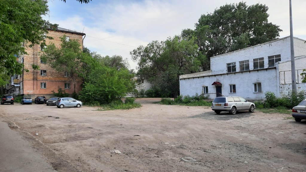 Карагандинцы недовольны отсутствием благоустройства в районе театра Станиславского