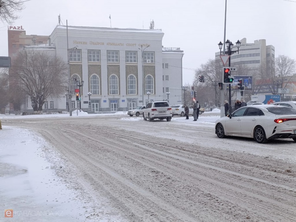 Почему зимние дороги опаснее и какие ошибки делают водители