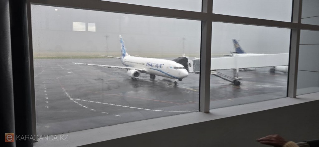 В аэропортах Казахстана продолжат снижать тарифы на заправку самолетов