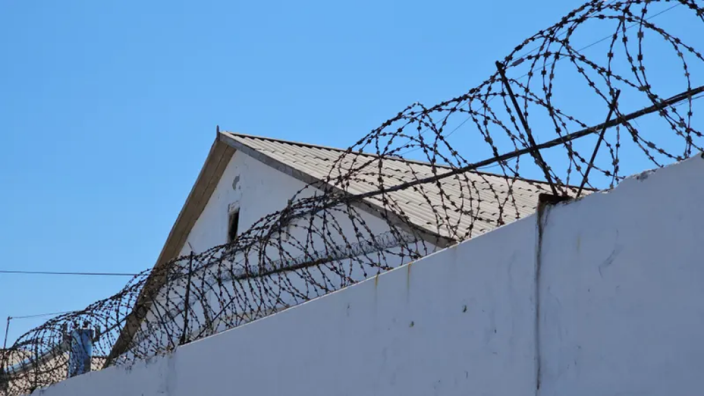 Ужесточить контроль за использованием мобильных телефонов в колониях хотят в Казахстане