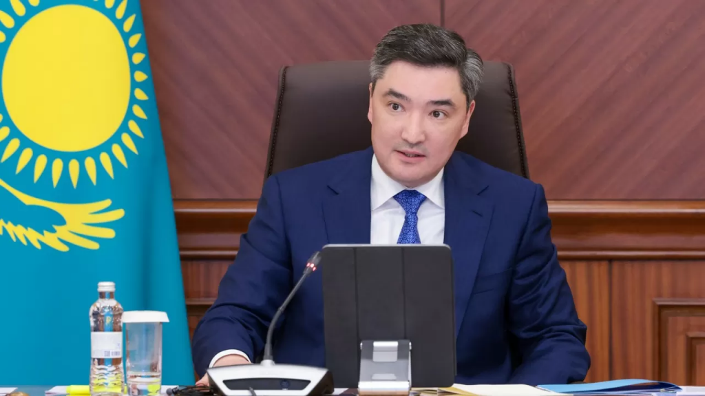 Премьер объяснил, почему не разглашают имена бизнесменов, вернувших незаконные активы государству