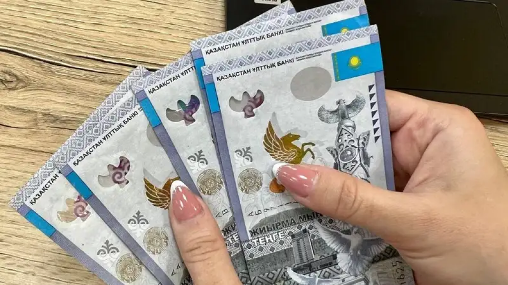 Как уволенным казахстанцам получить соцвыплаты от государства