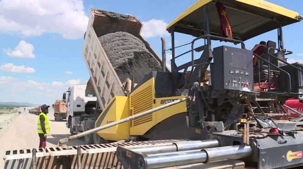 Китайские подрядчики строят дорогу от Караганды до Балхаша