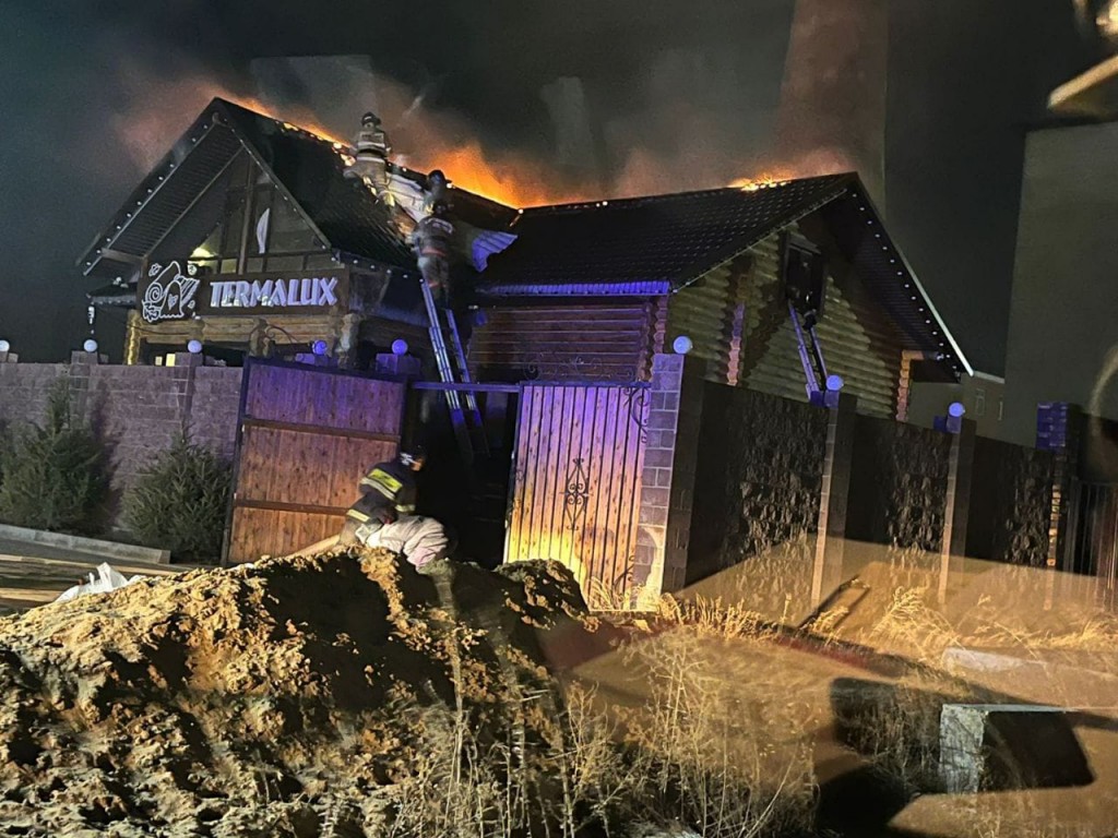 В Караганде горела семейная сауна