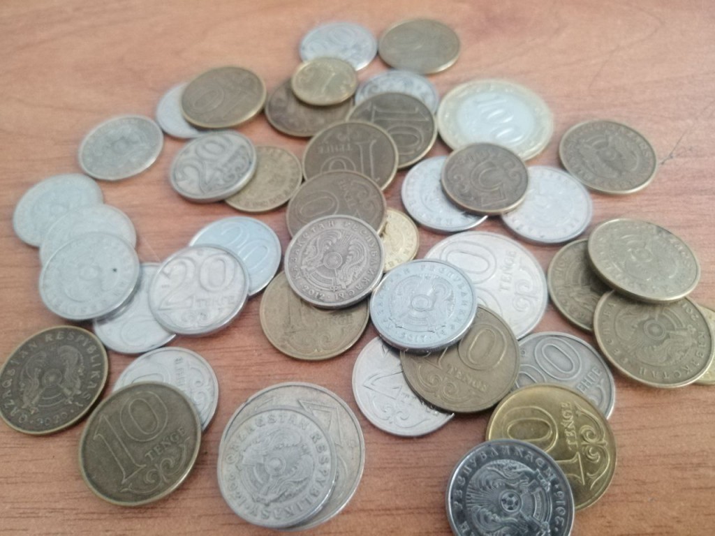 Чрезмерное падение тенге может усилить инфляцию в Казахстане – эксперты