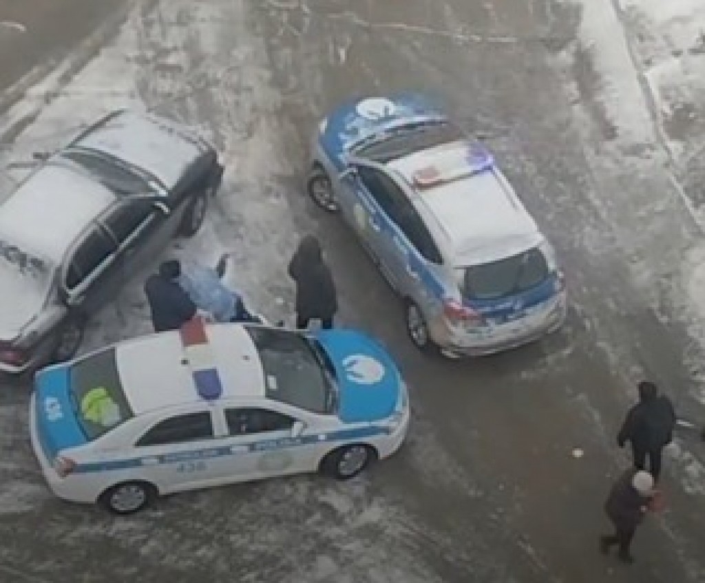 В Темиртау при выезде с парковки автомобилист насмерть сбил пенсионерку