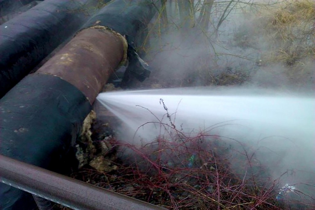 Из-за большого количества дефектов в Караганде приостановили гидравлические испытания на тепловых сетях