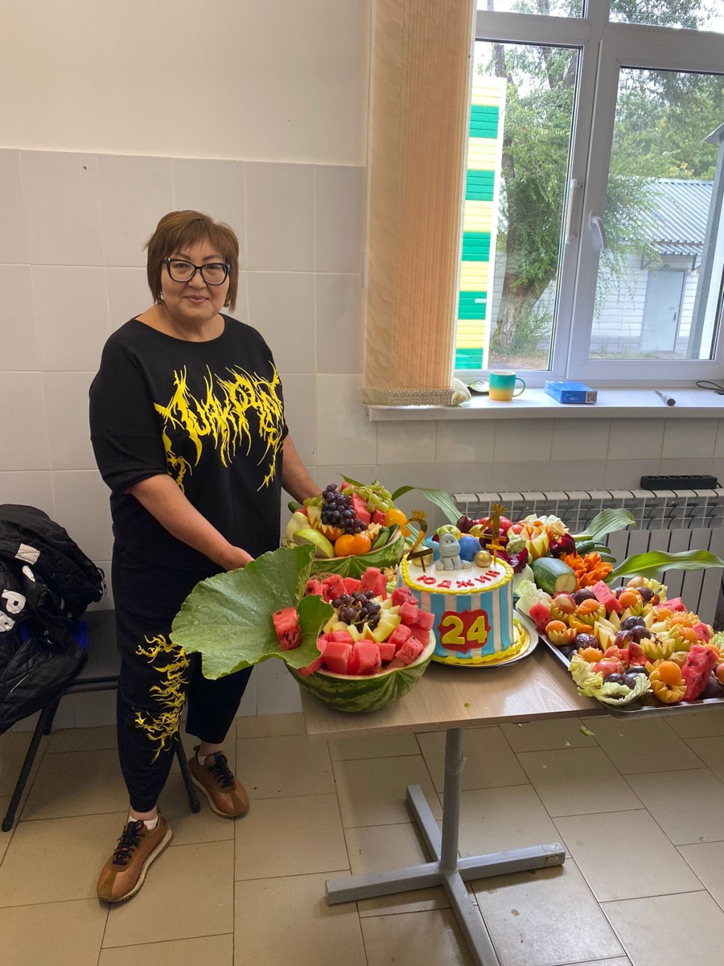 В карагандинском зоопарке отпраздновали день рождения бегемота