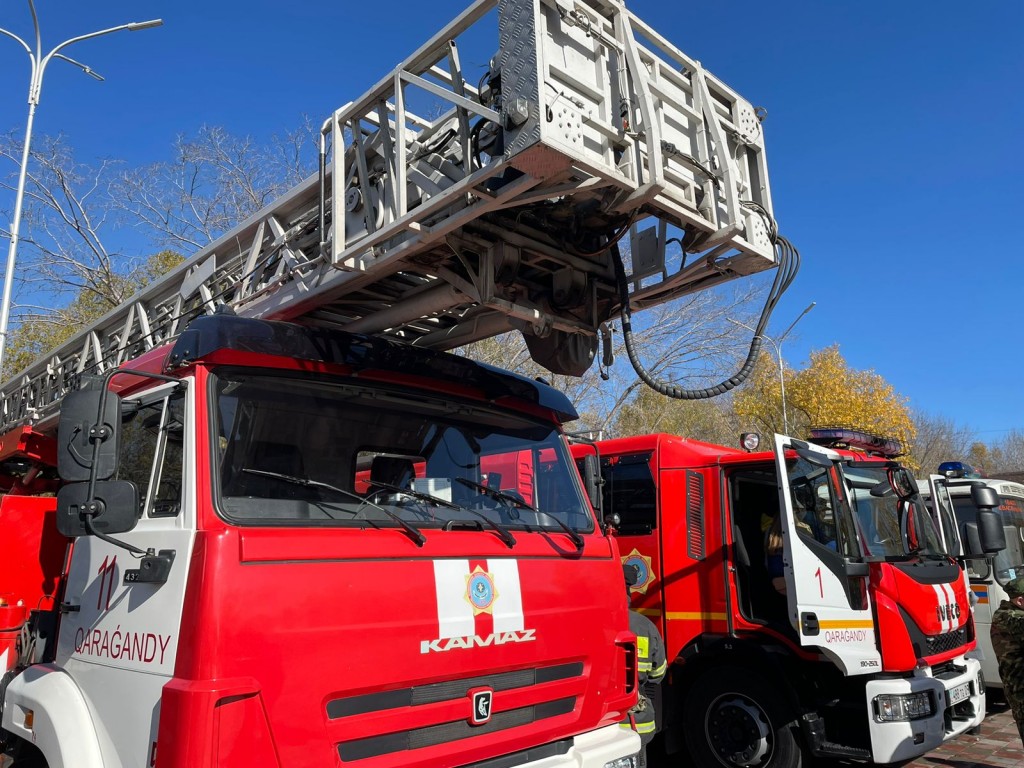 В Центральном парке Караганды прошла выставка спецтехники ДЧС
