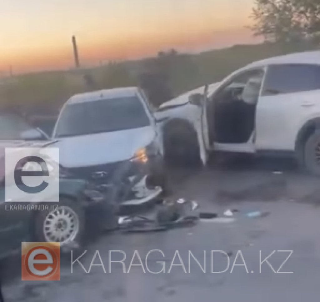 В Караганде на мосту ХМКК произошло ДТП с участием трёх автомобилей