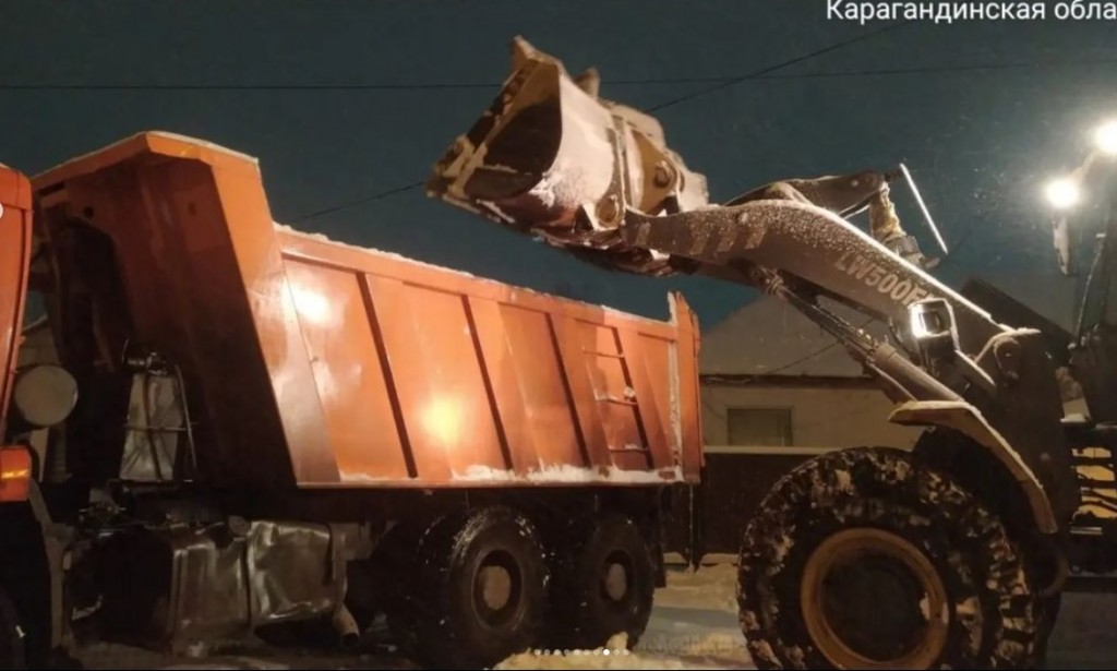 Более 67 тысяч кубометров снега вывезено из Караганды за прошедшую неделю