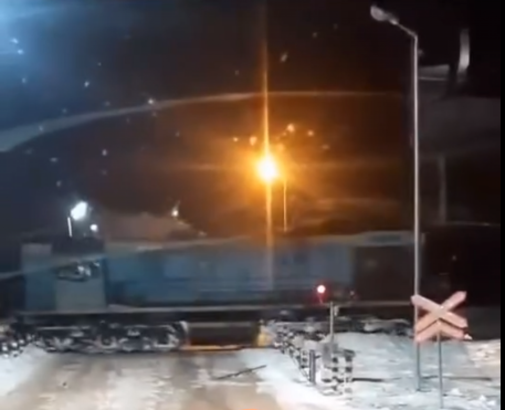 В Сарани водитель пассажирского автобуса сбил шлагбаум и выехал на закрытый ж/д переезд