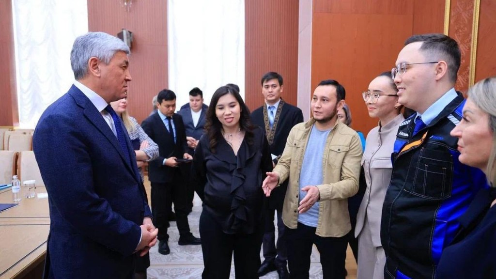 Өңірде жастарды қалай ұстауға болады: 