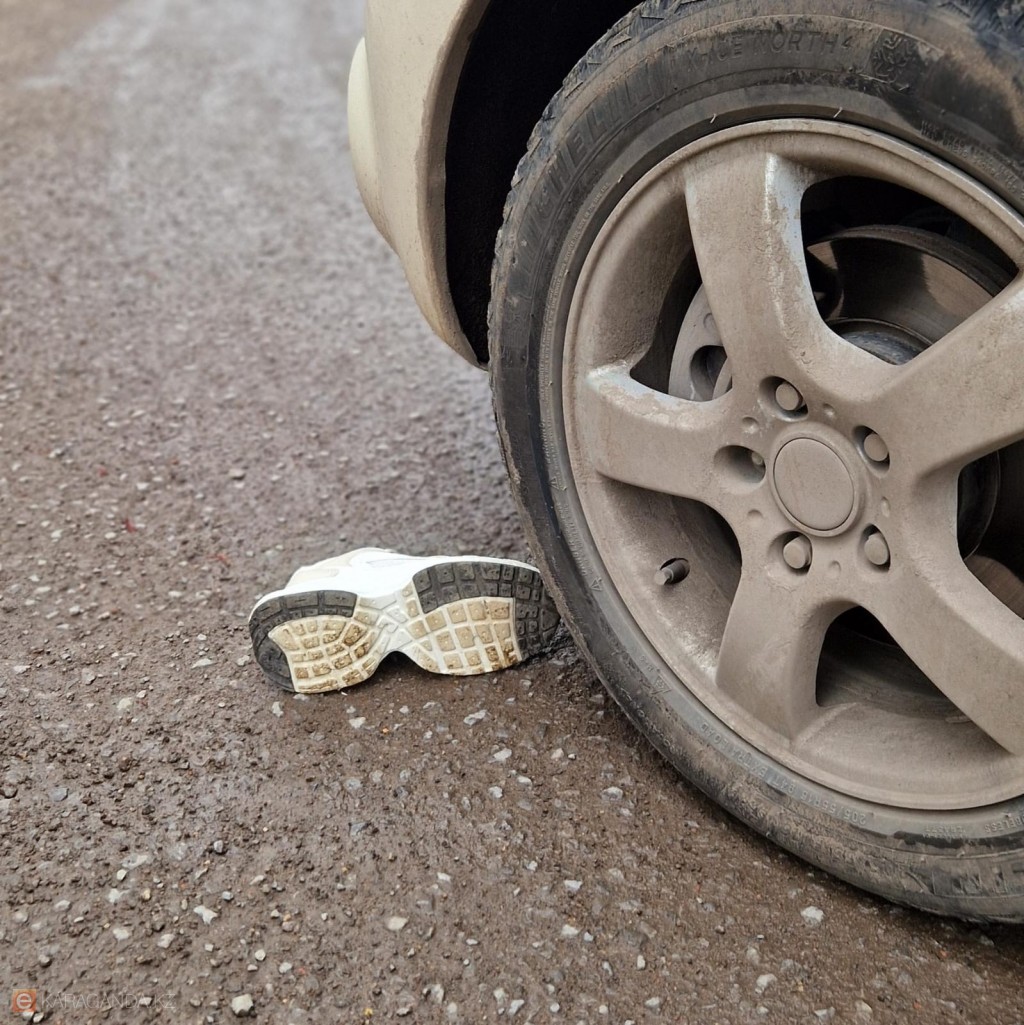 Женщину с ребёнком сбили на одной из улиц Караганды