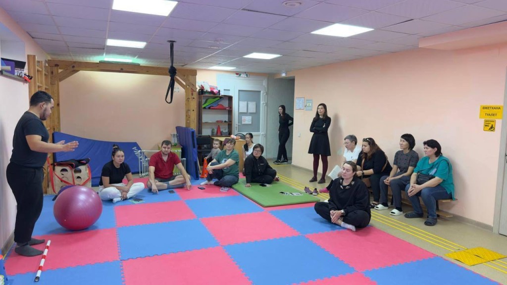 В Караганде обучают родителей детей с РАС и ЗПРР методам коррекции