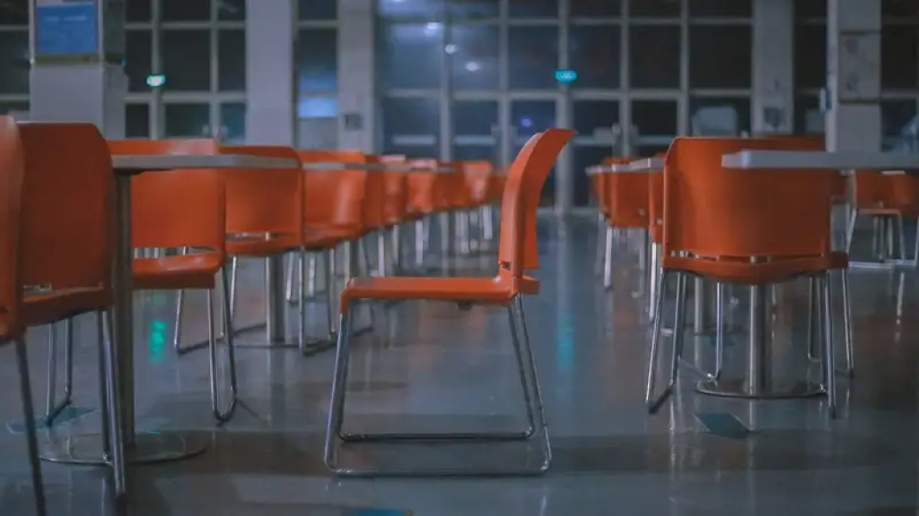 Сенатор возмущена тем, как кормят детей в казахстанских школах