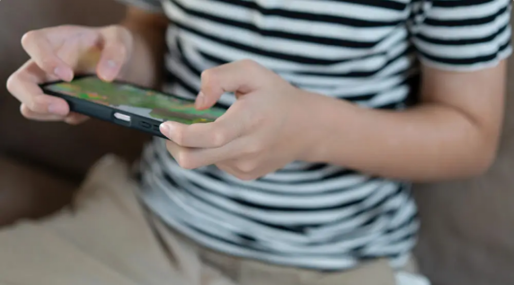 Мошенники угрожают маленьким казахстанцам - как защитить своих детей