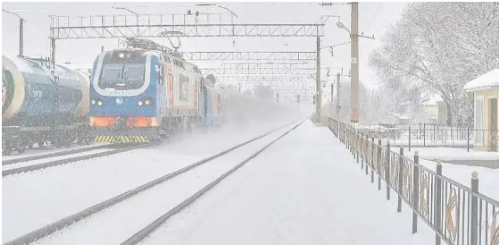 Дополнительный пригородный поезд запускают из-за непогоды в Боровое