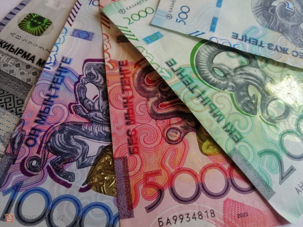 На вопрос о повышении минимальной зарплаты в Казахстане ответили власти