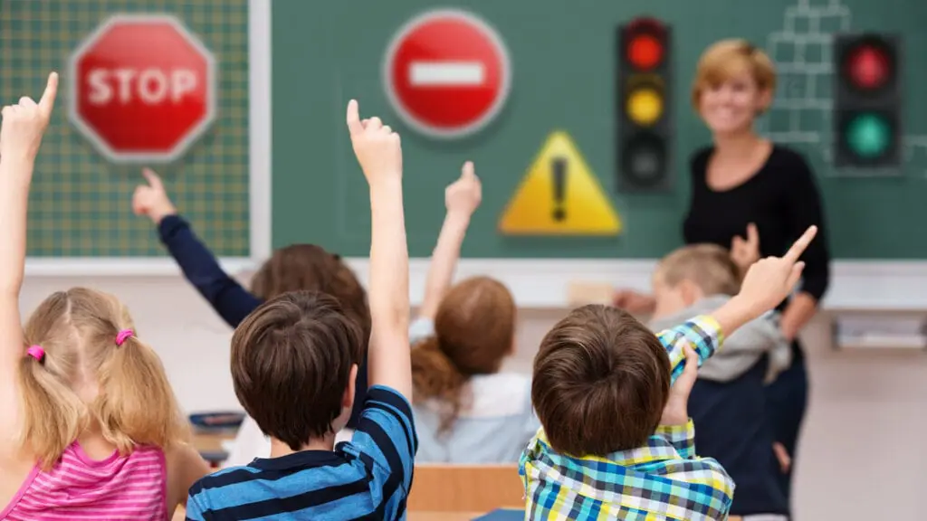 МВД предлагает ввести в школах обязательный предмет по изучению правил дорожного движения