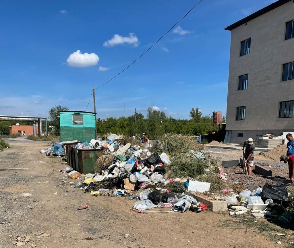 Карагандинцы возмущены строительными свалками во дворах своих домов