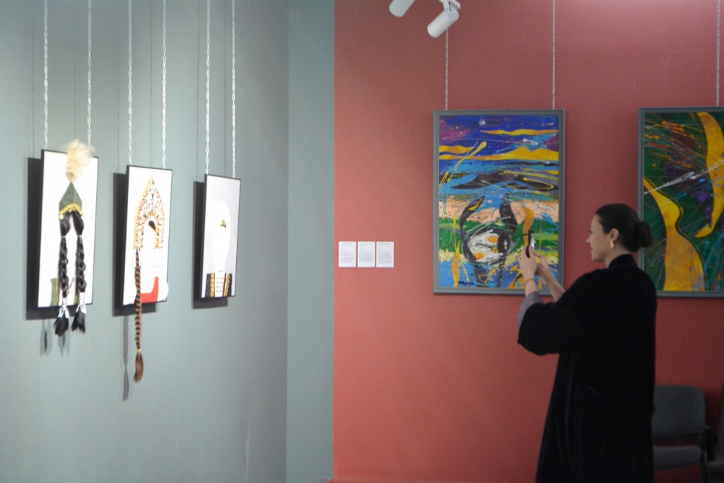 «Память и идентичность»: в Караганде открыли выставку проекта Art Start