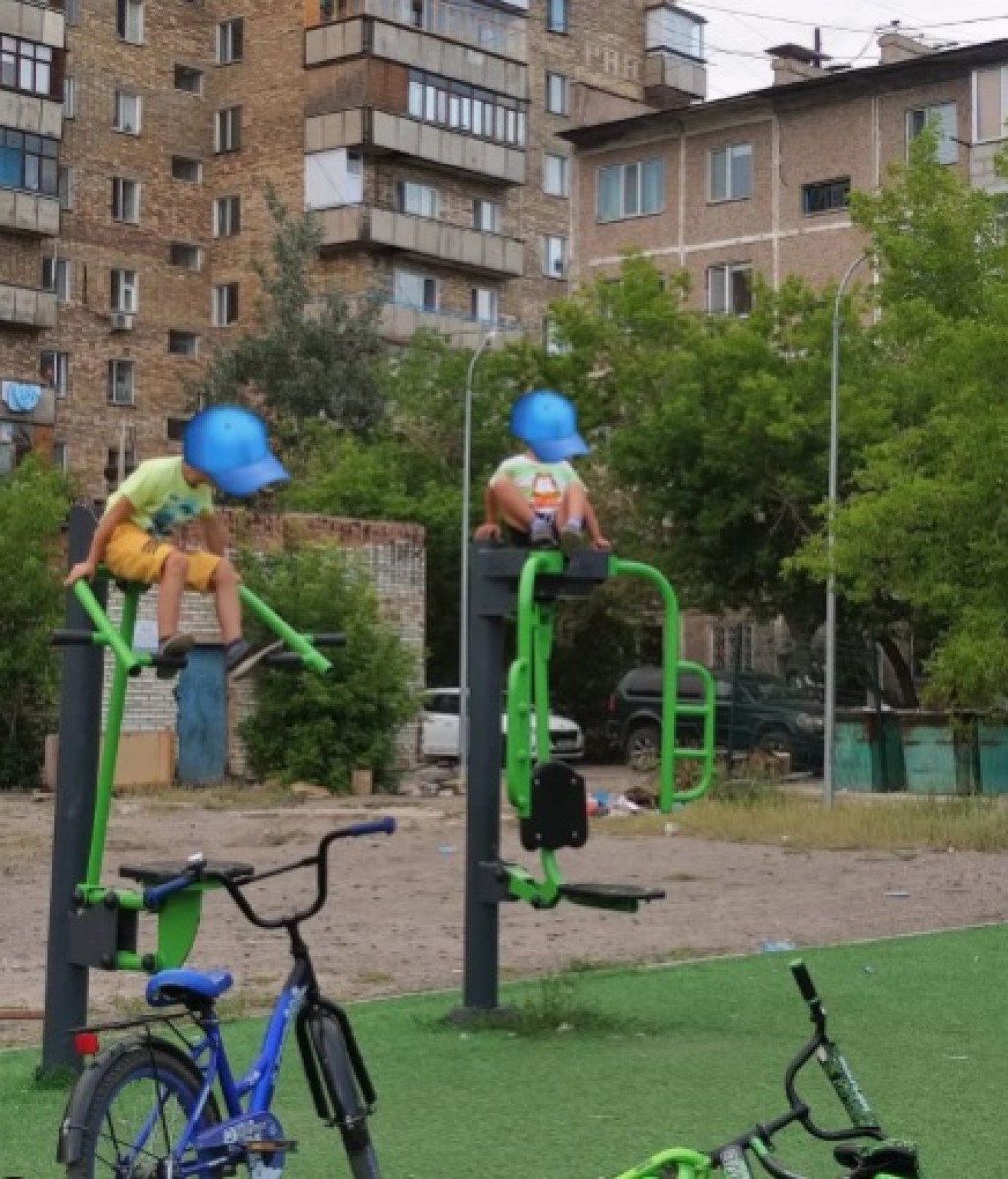 В Караганде родителей просят соблюдать меры предосторожности на детских площадках