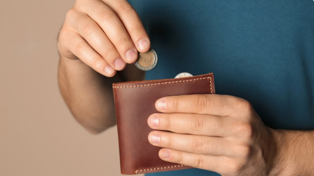 Сколько казахстанцев отказались от работы во вредных условиях и получают спецвыплату