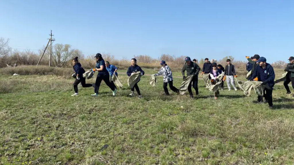 В Караганде во время плоггинга собрали 150 мешков мусора