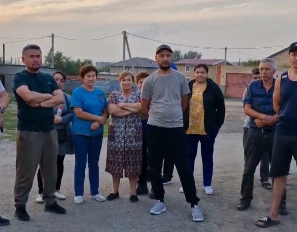 Жители одного из микрорайонов Караганды записали видеообращение к акиму города