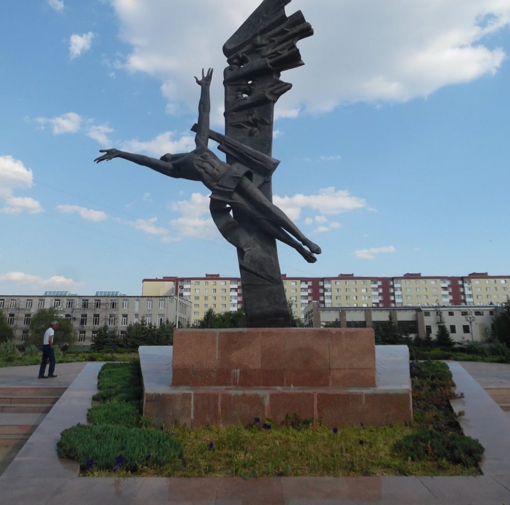 Некоторое время в карагандинском Парке Победы будут наблюдаться перебои с освещением