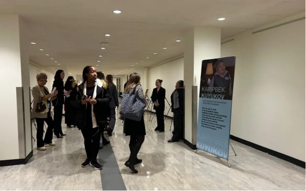 Выставка картин карагандинского художника Карипбека Куюкова прошла в Нью-Йорке