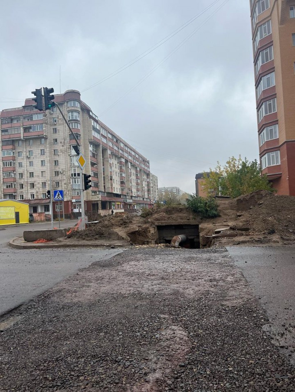 Когда в Караганде заасфальтируют участок дороги на перекрестке Шахтеров-Сатыбалдина?