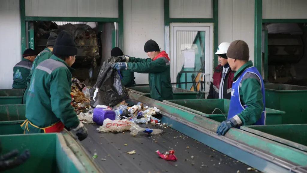 Семь из 20 регионов Казахстана не достигли плана по переработке отходов