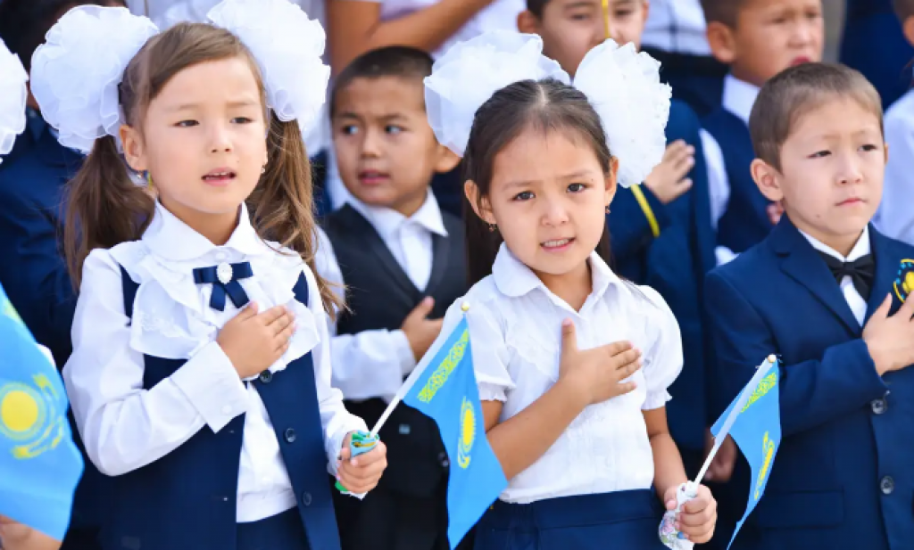 В Казахстане к школе готовятся 341 тысяча первоклассников