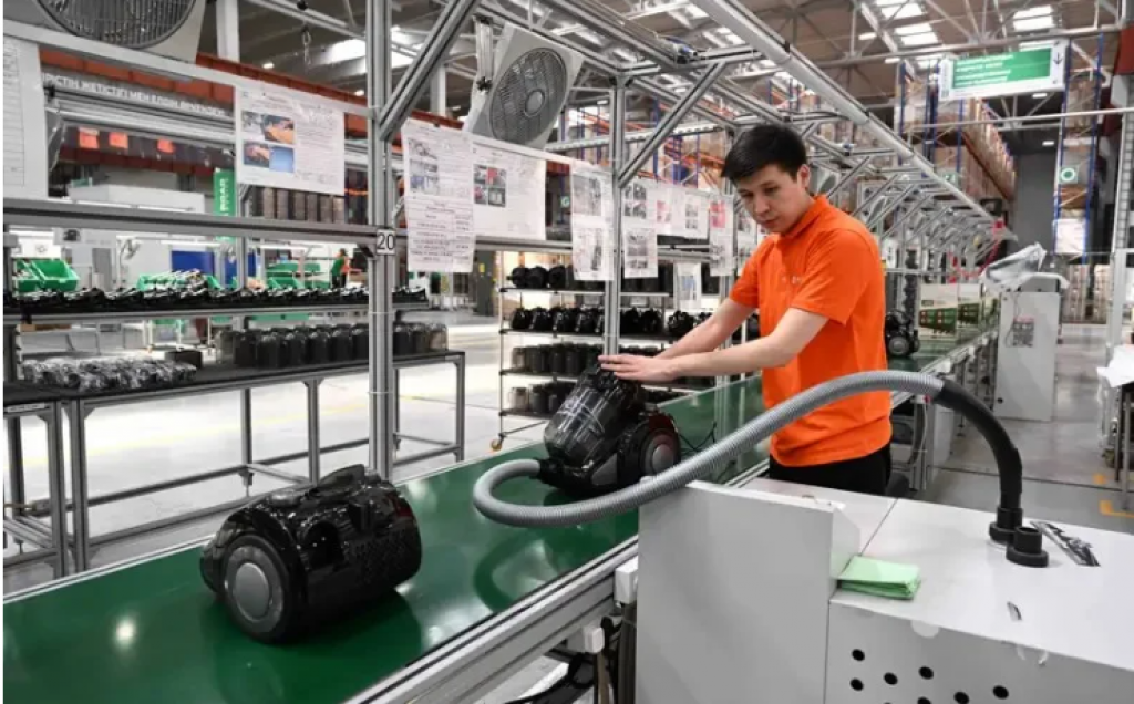 Министр промышленности пообещал показать производство бытовой техники в Сарани