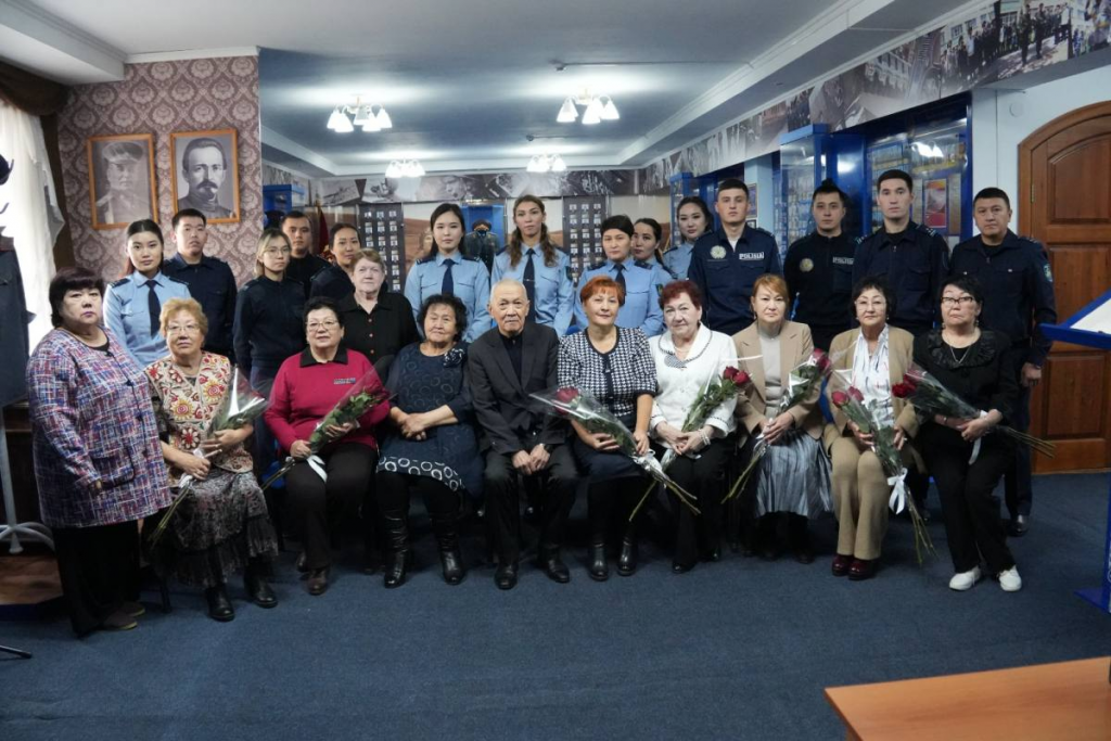 Ветераны полиции делятся опытом с молодым поколением в Карагандинской области