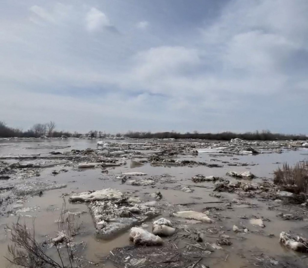 В Карагандинской области продолжают бороться с рисками паводка
