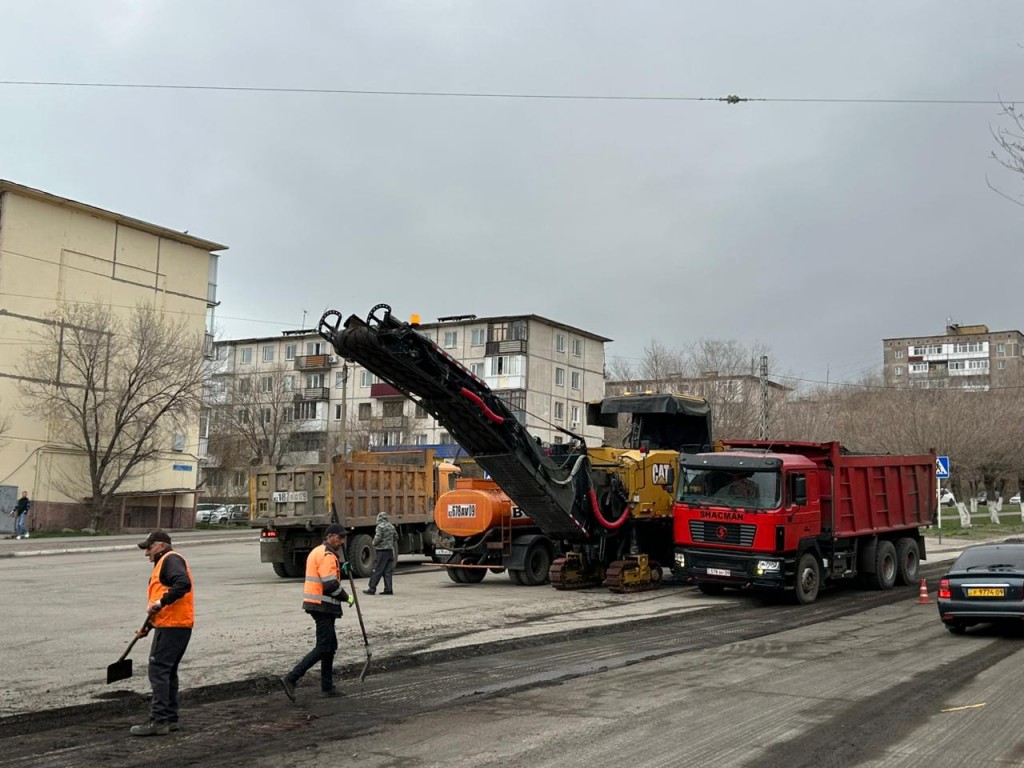 Теміртауда бірнеше көшеде ескі асфальт түсіріле бастады