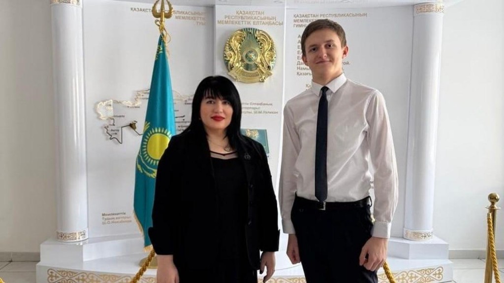 Классика пребудет вовеки: десятиклассники на конкурсе в Караганде прочитали отрывки из произведений Чингиза Айтматова