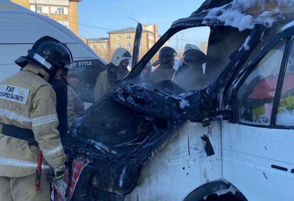 Около жилого дома в Караганде горела ГАЗель