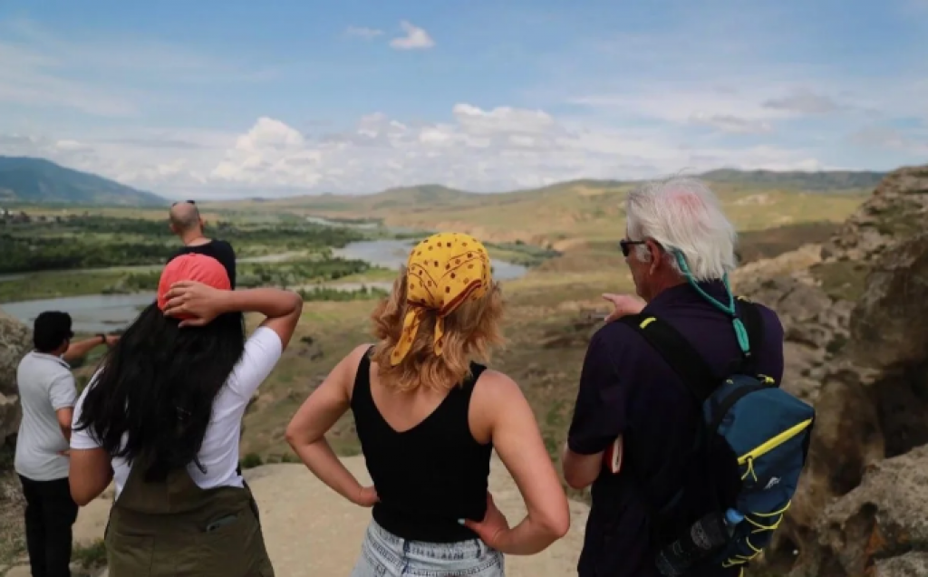 Казахстан вошел в топ-10 среди стран по числу туристов в Грузии