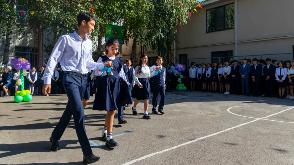 Сколько мужчин-педагогов трудятся в организациях образования Казахстана
