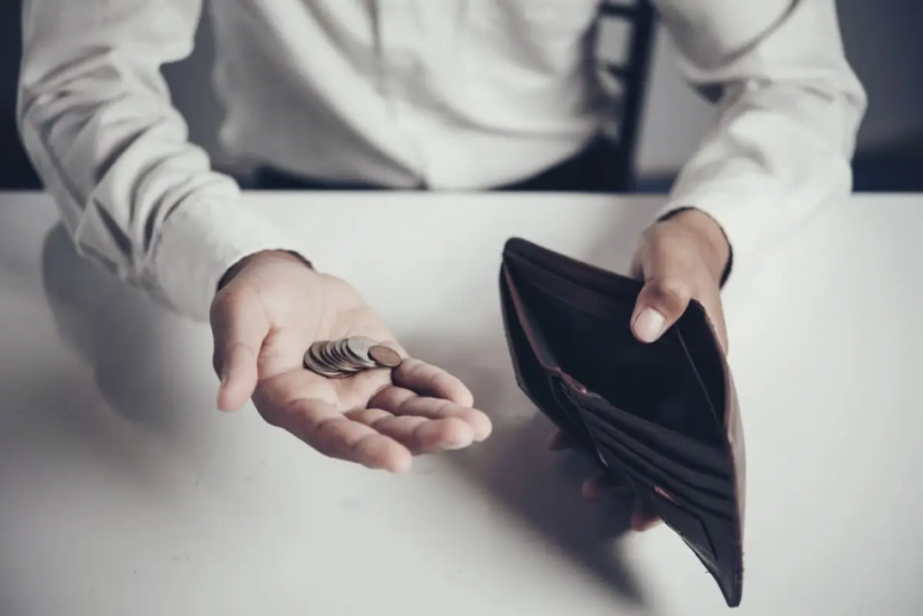 Должники скрывают свои доходы: как в Казахстане борются с недобросовестными алиментщиками