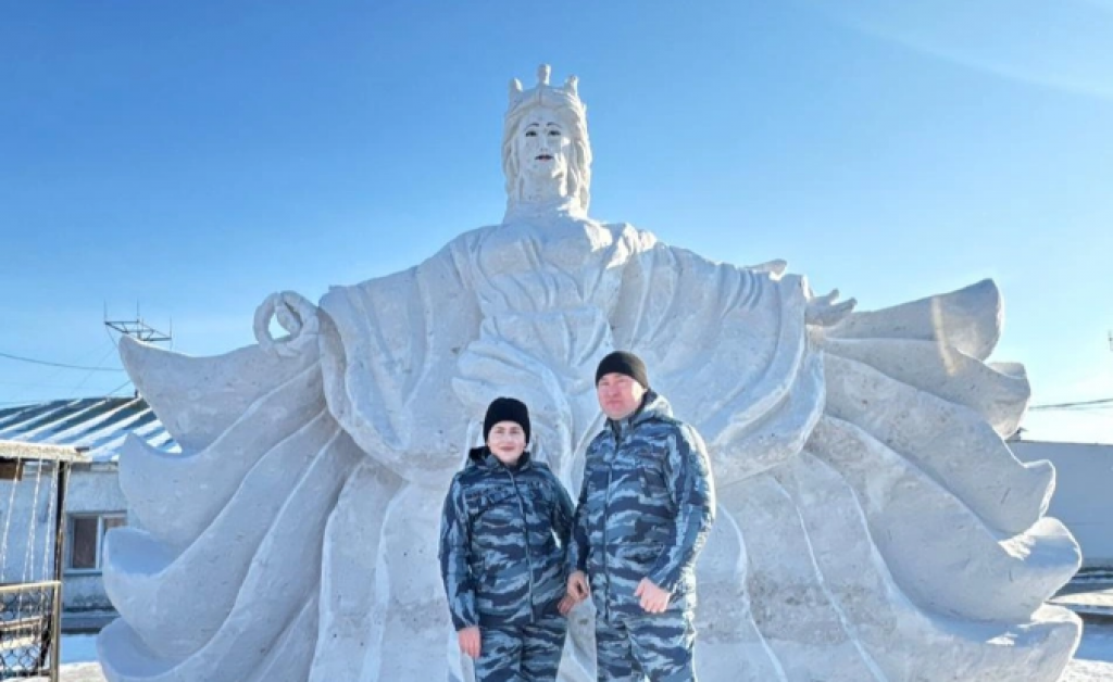 Зимний двор в новогоднюю галерею превратили осужденные в Караганде