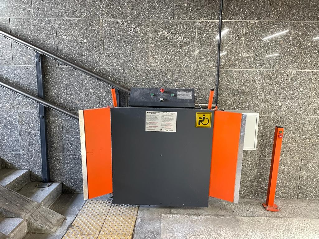 В подземном переходе Караганды восстановили электроподъемник, который разломали вандалы