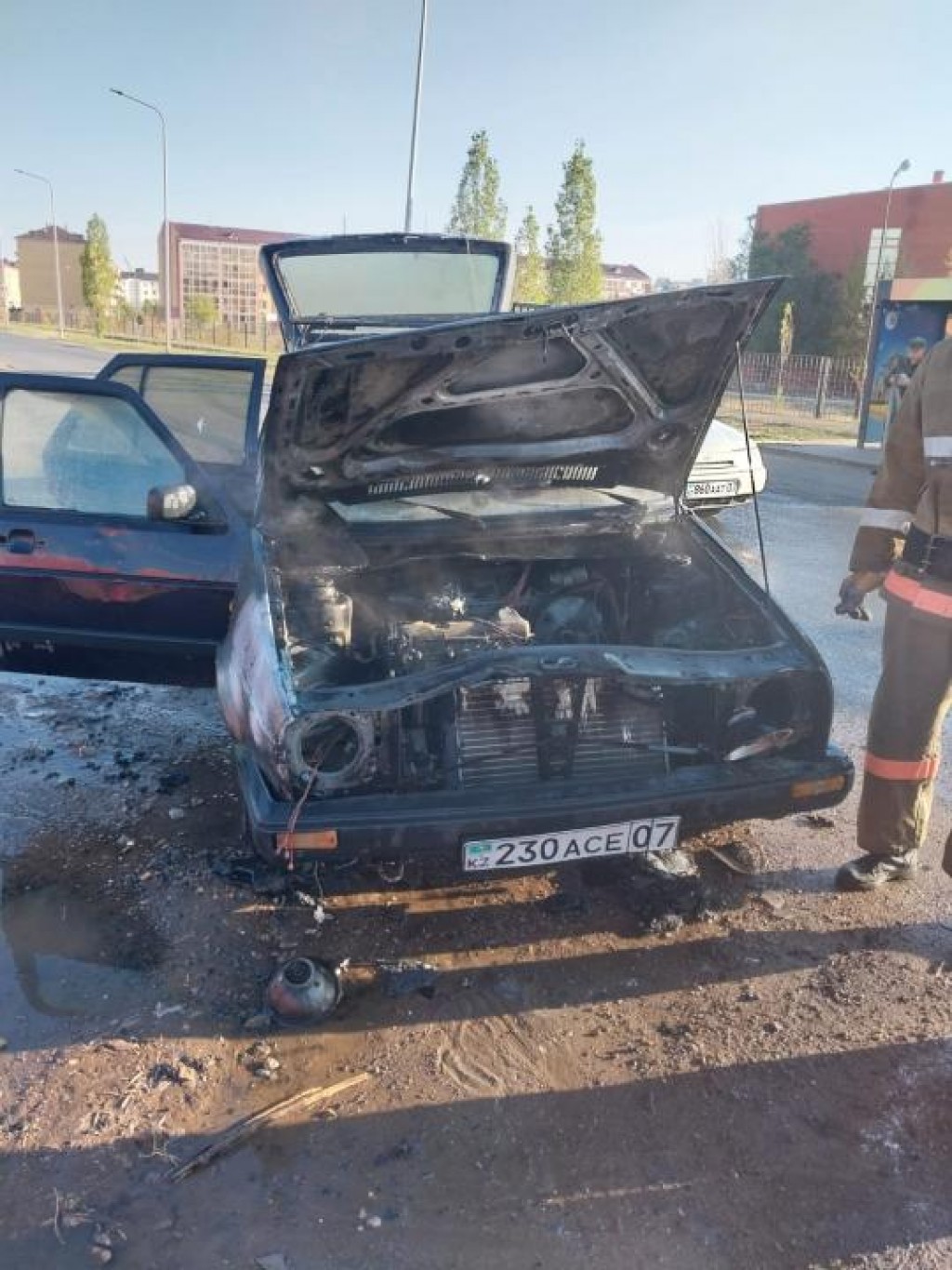 Ежегодно в стране происходит порядка 2 тысяч пожаров на транспорте - МЧС