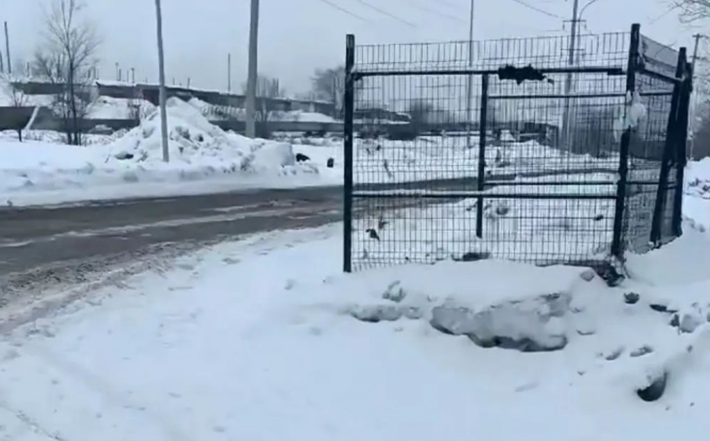 Жители одного из районов Караганды не поняли, почему контейнеры пропали с мусорной площадки