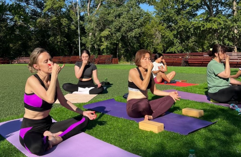 Карагандинцев приглашают на бесплатные занятия йогой