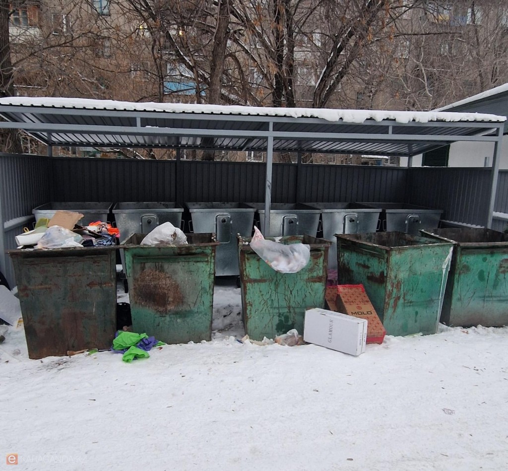 Почему в Караганде не могут до конца избавиться от старых контейнеров для мусора